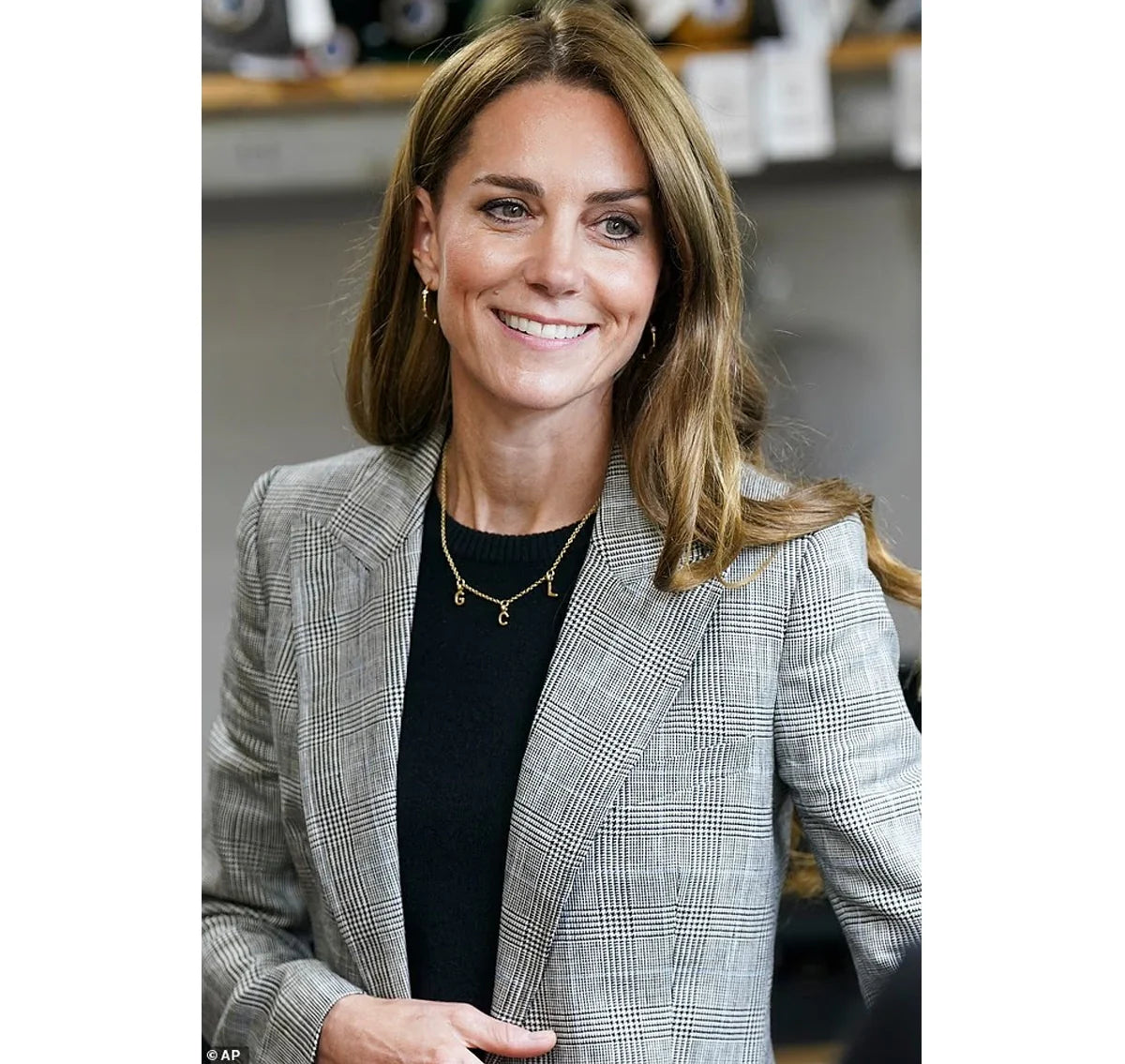 Kate_Middleton_Grey_Suit